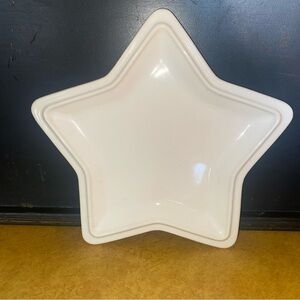 Vintage Pfaltzgraff heritage white star plate.  9 inches.